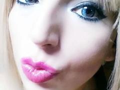 Lust-Maus-hot - female with black hair webcam at xLoveCam