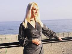 LuxAhNika - blond female webcam at xLoveCam