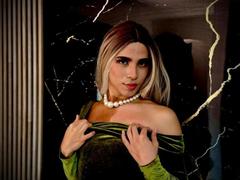 LyaCollins - shemale webcam at xLoveCam