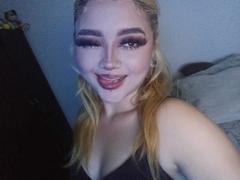 LyaMoon - blond female webcam at xLoveCam