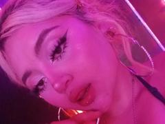 LyaMoon - blond female webcam at xLoveCam