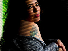 LyemDreams - female with black hair and  small tits webcam at xLoveCam