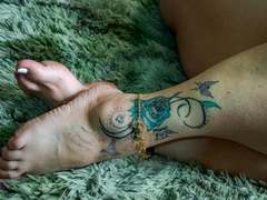 LyemDreams - female with black hair and  small tits webcam at xLoveCam