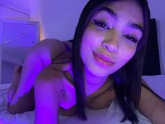 LylaPeach - female with black hair webcam at xLoveCam