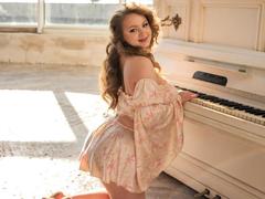 LylaYeess - female webcam at xLoveCam