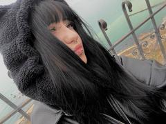 LynnaMitton - female with black hair and  big tits webcam at xLoveCam