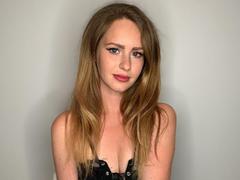 LyraFantasy from xLoveCam