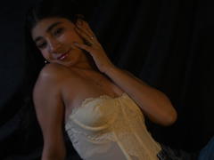 LyzMoon - female with brown hair webcam at xLoveCam