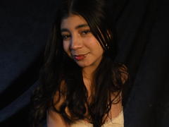 LyzMoon - female with brown hair webcam at xLoveCam