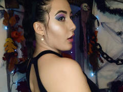 HellenDelaire - female with brown hair and  big tits webcam at LiveJasmin
