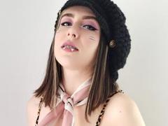 HellenDelaire - female with brown hair and  big tits webcam at LiveJasmin