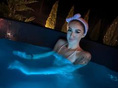 MackenzieHart - female webcam at xLoveCam