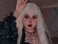 MadameRaven from xLoveCam