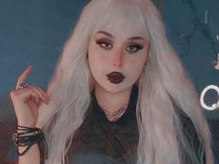 MadameRaven from xLoveCam