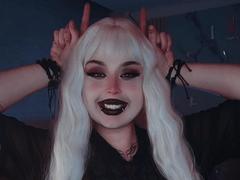 MadameRaven - blond shemale webcam at xLoveCam