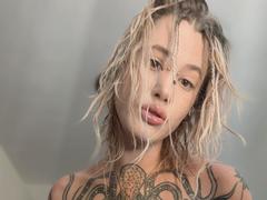 MadameSandra - blond female webcam at xLoveCam