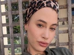 MadameSandra - blond female webcam at xLoveCam