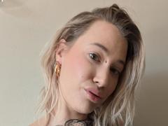 MadameSandra - blond female webcam at xLoveCam