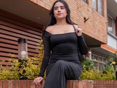 MaddieColinss - female with black hair webcam at LiveJasmin