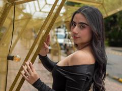 MaddieColinss - female with black hair webcam at LiveJasmin