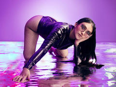 MadieGrave - female with black hair and  big tits webcam at LiveJasmin