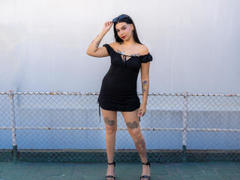 MadiieHesse - female with black hair webcam at LiveJasmin