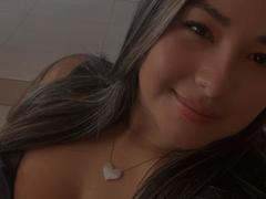 MaddieHorny69 - female webcam at xLoveCam