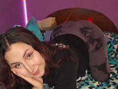MaddieLesYoux - female webcam at xLoveCam