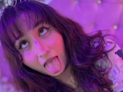 MaddieLesYoux - female webcam at xLoveCam