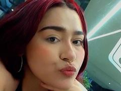 MaddieMoon - female webcam at xLoveCam