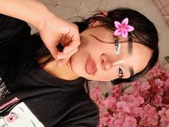 MaddieSccott - female with black hair webcam at xLoveCam