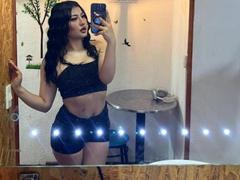 MaddisonCarter - female with black hair webcam at xLoveCam