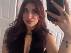 MaddyCalloway - female webcam at xLoveCam