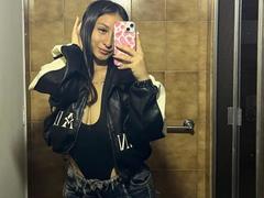 MaddyCarina - female with brown hair and  big tits webcam at xLoveCam