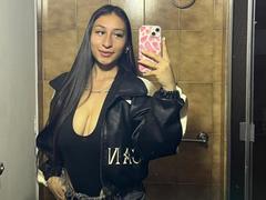 MaddyCarina - female with brown hair and  big tits webcam at xLoveCam