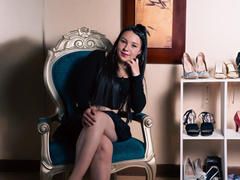 MaddySimons - female with black hair webcam at xLoveCam