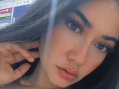 MadeleineWhitmore - female with black hair and  big tits webcam at xLoveCam