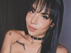 MadisonHetfield - female with brown hair and  big tits webcam at xLoveCam