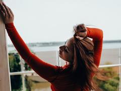 MadyLux from xLoveCam