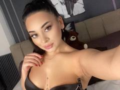 MadyLux - female with brown hair webcam at xLoveCam