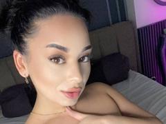 MadyLux - female with brown hair webcam at xLoveCam