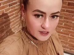 Maghentaa - blond female webcam at xLoveCam