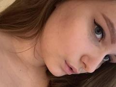 MagikPeachh - female webcam at xLoveCam