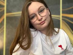 MagikPeachh - female webcam at xLoveCam