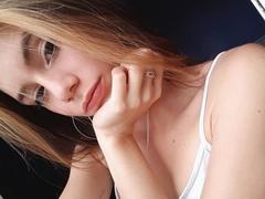 Mahbi - female webcam at xLoveCam