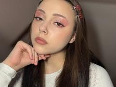 MaidaCain - female with brown hair webcam at xLoveCam