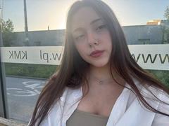 MaidaCain - female with brown hair webcam at xLoveCam