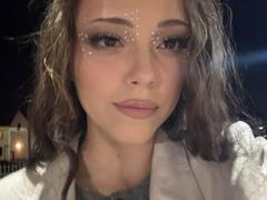 MaidaCain - female with brown hair webcam at xLoveCam