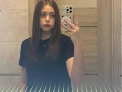 MaidaCain - female with brown hair webcam at xLoveCam