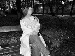 MaidaCain - female with brown hair webcam at xLoveCam
